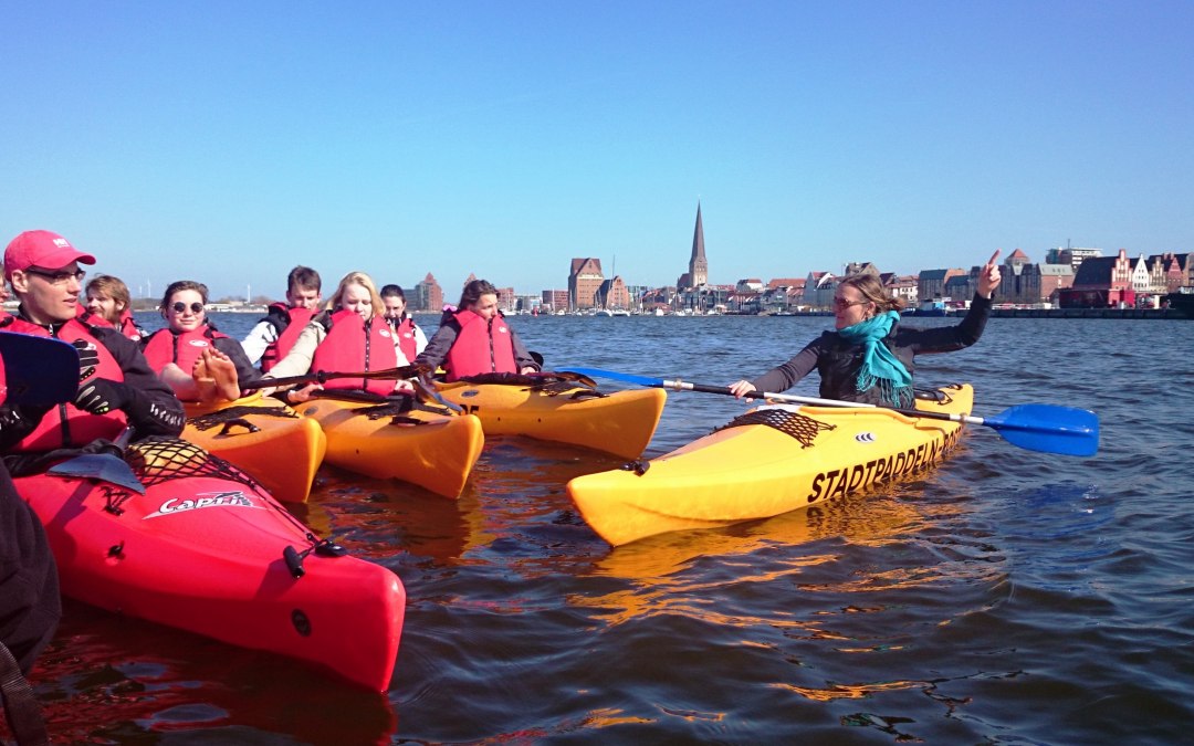 Paddling group with guide, © Ronald Kley