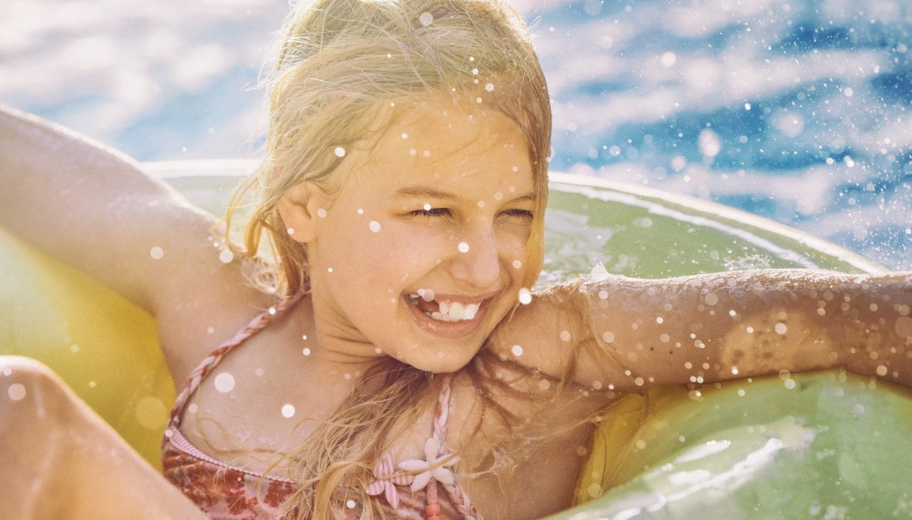 Dziewczyna w kółku do pływania, © Pocha Burwitz Dziewczyna w kółku do pływania, © Pocha Burwitz