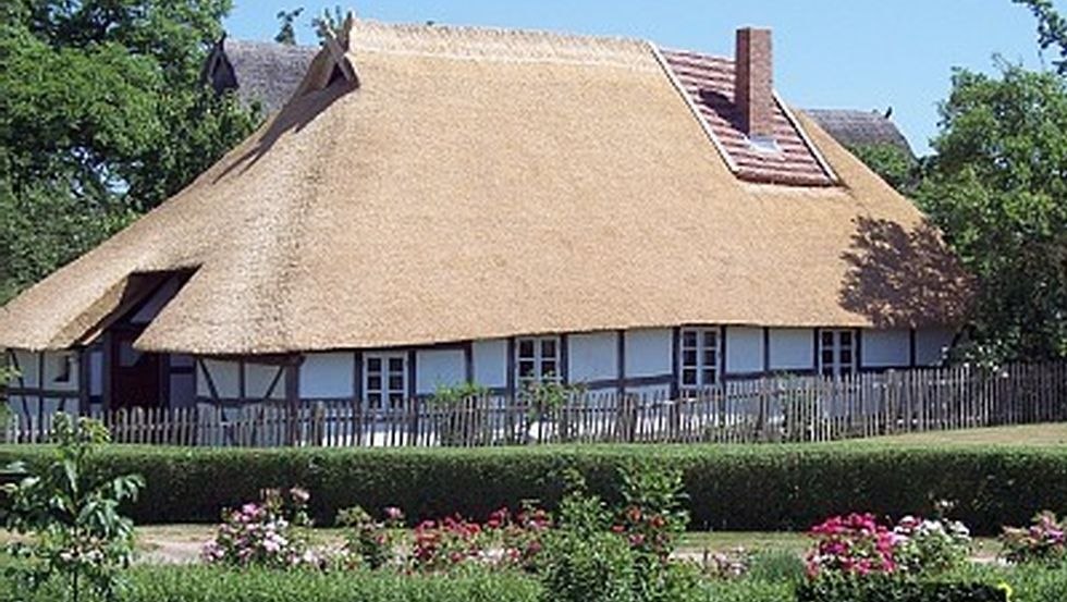 Rieten dak cottage in Klocksdorf in de zomer, &copy; Ferien in der Reetdachkate/Koop