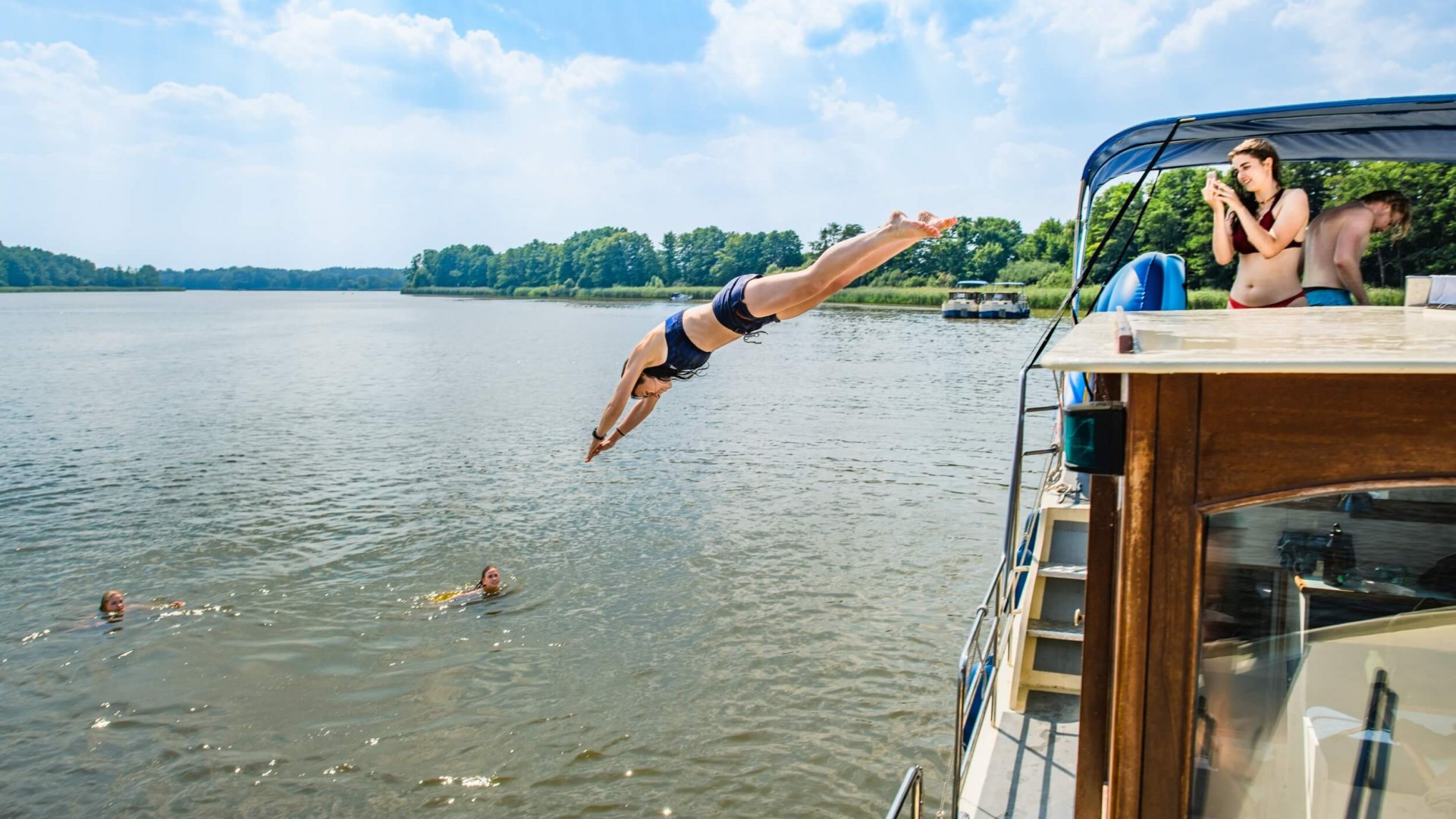 The jump directly into the clear water of the M&uuml;ritz, &copy; TMV/Tiemann