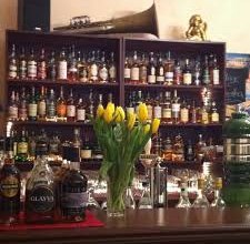 Taverne, &copy; Website