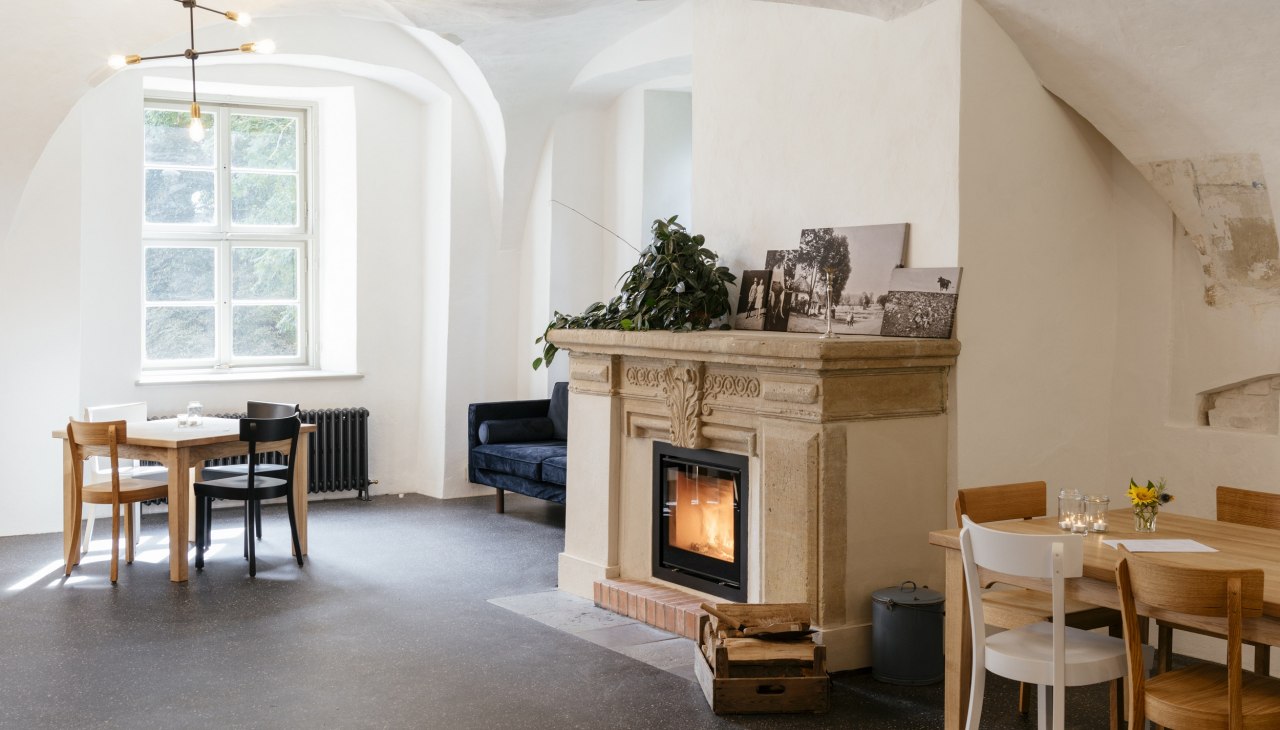 Tourist base station, caf&eacute;, bar on the first floor of the Quilow moated castle, &copy; Phlipp Meuser