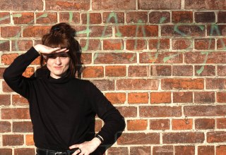 Literature on the summer terrace "Annegret wants to go to Chicago" | Author Juli Katz // &copy; Morten H&uuml;bbe