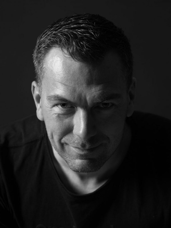 Arno Zillmer (Host, Vocals & Piano) // &copy; Mandy Knuth