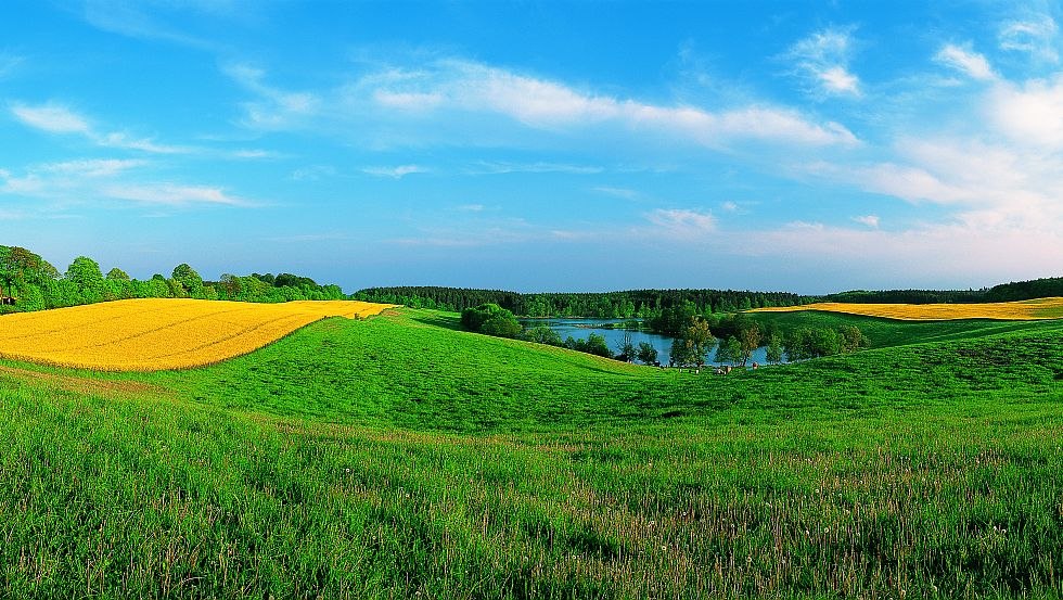 Ijsheuvels met kristalheldere meren zijn kenmerkend voor deze tocht // &copy; MV-T/Legrand