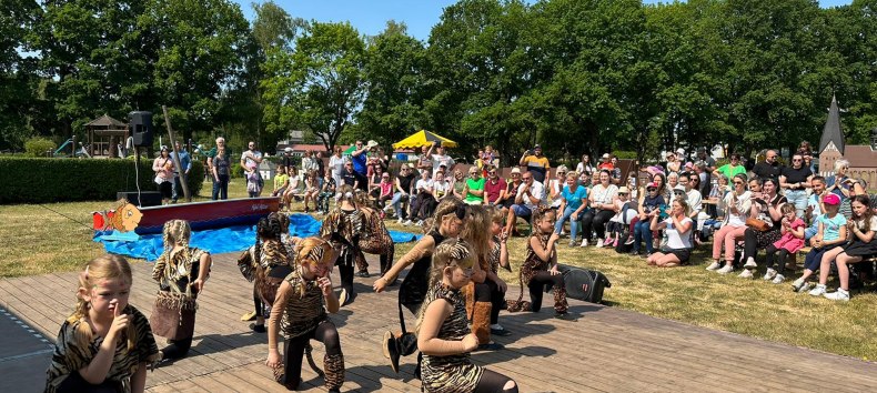 Children's festival in the miniature town of B&uuml;ttzow // &copy; Peter Schmidt