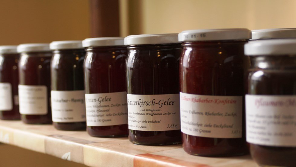 Delicious like own jams and jellies,honey from the region, sausage specialties and much more // © Hof-Laden Nr. 23 und Lese-Café Delicious like own jams and jellies,honey from the region, sausage specialties and much more // © Hof-Laden Nr. 23 und Lese-Café