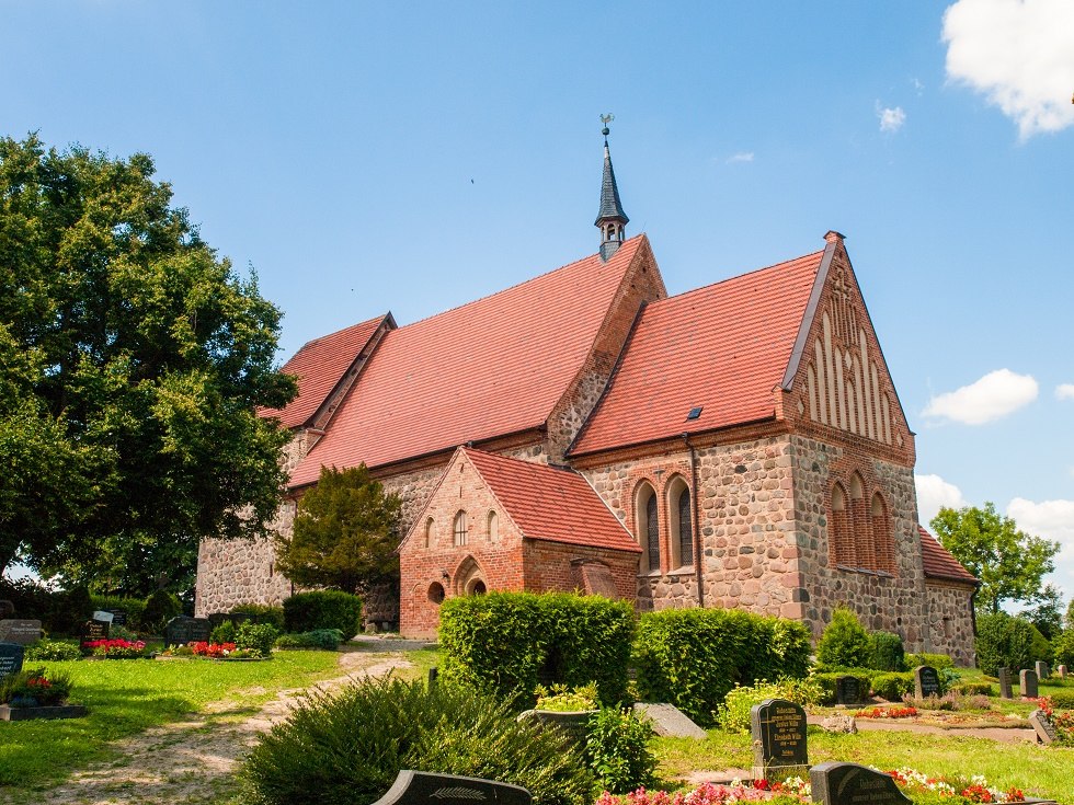 Kerk schuin omhoog gefotografeerd. // © Frank Burger Kerk schuin omhoog gefotografeerd. // © Frank Burger