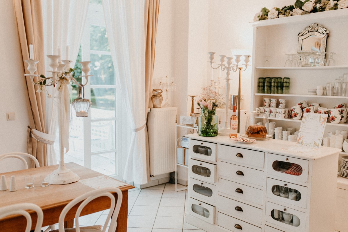 Country kitchen at Krimvitz Manor House // &copy; Gutshaus Krimvitz