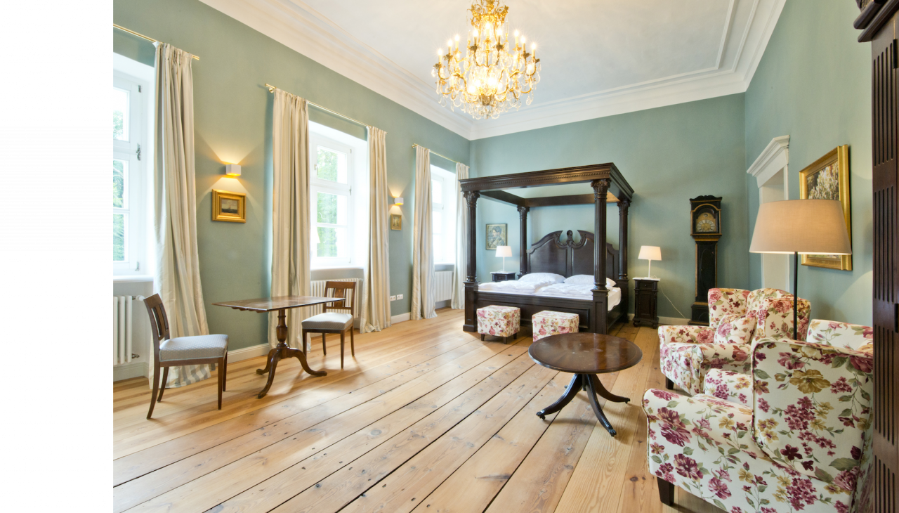 Four-poster bed in Retzow Castle, © DOMUSImages