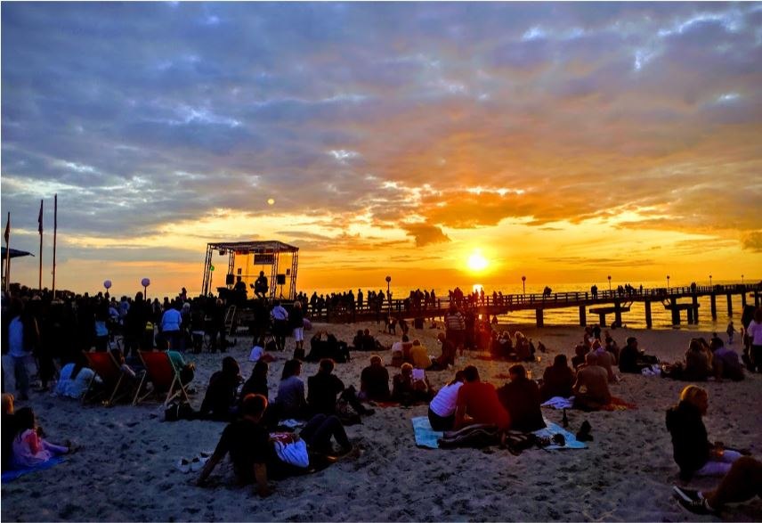 Beach party, &copy; TMV