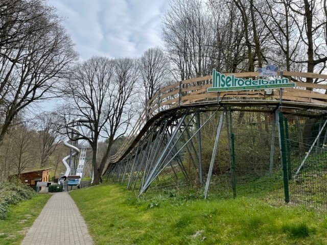 Świat przygód Rugard Letni tor saneczkowy Zjeżdżalnia trampolinowa, © TMV/Höhle