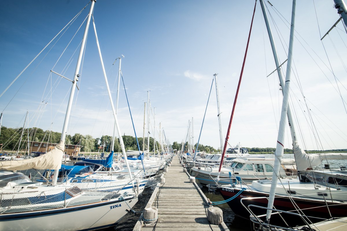 Jetty with sailing yachts, &copy; Naturhafen-Krummin GmbH
