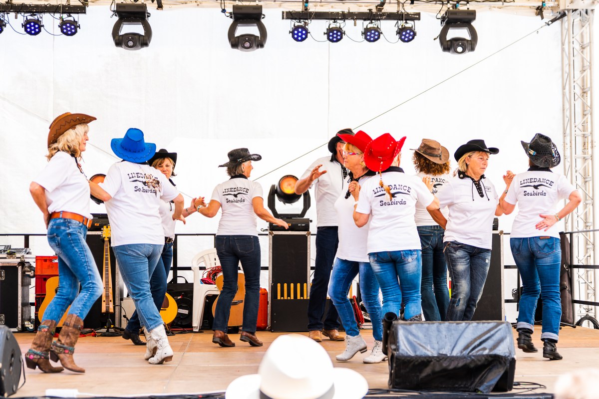 Line dancing in the open air // &copy; TuK