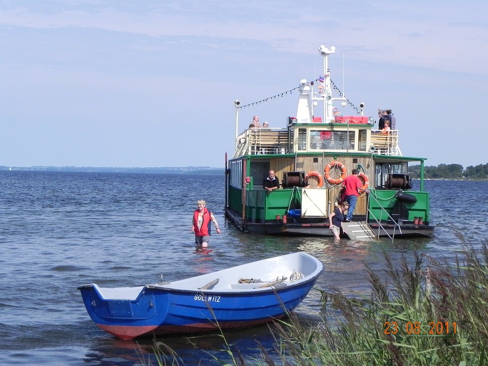 Bathing fun at Gollwitz beach // &copy; Kurverwaltung Insel Poel/ M. Frick