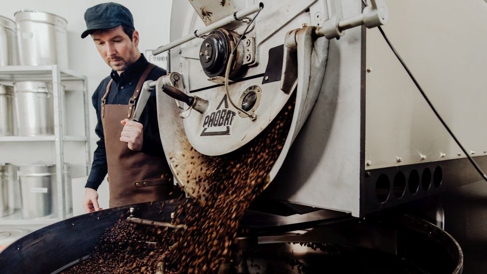 Wylot gotowej palonej kawy, © Fileo Kaffeemanufaktur GmbH