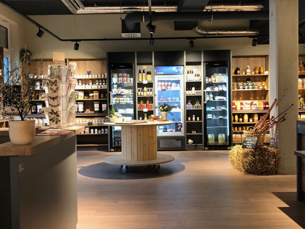 Regional store with assortment shelves // © N. Krüger Regional store with assortment shelves // © N. Krüger