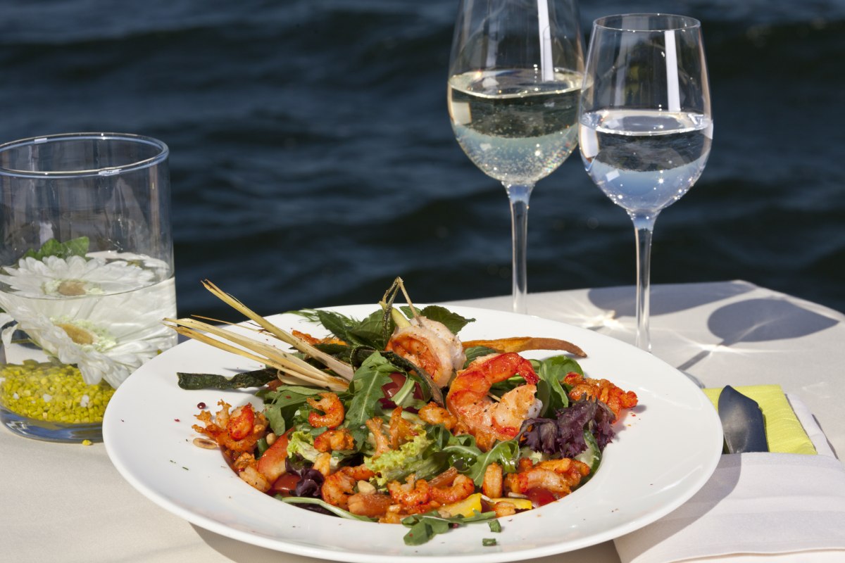 Candlelight dinner on the jetty // &copy; Mirko Runge