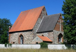 Widok kościoła Stoltenhagen z zewnątrz // © Sabrina Wittkopf-Schade Widok kościoła Stoltenhagen z zewnątrz // © Sabrina Wittkopf-Schade