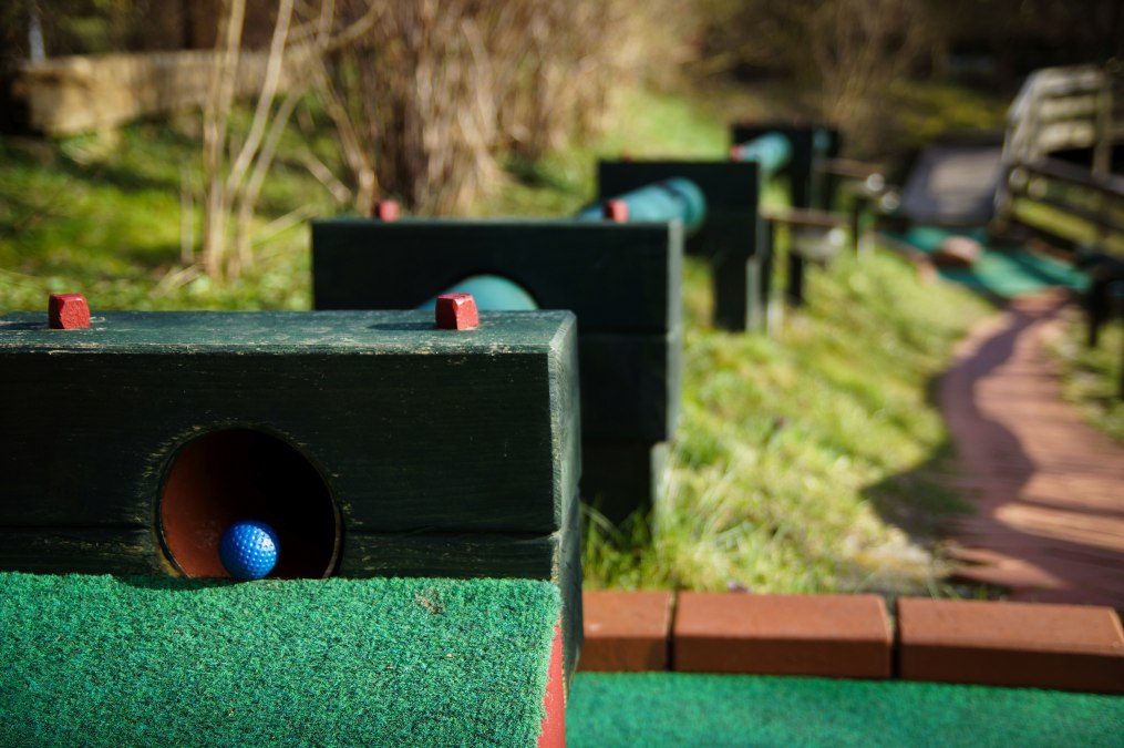 Pole do minigolfa w Koserow - zabawa dla młodszych i starszych, © Minigolfanlage Koserow