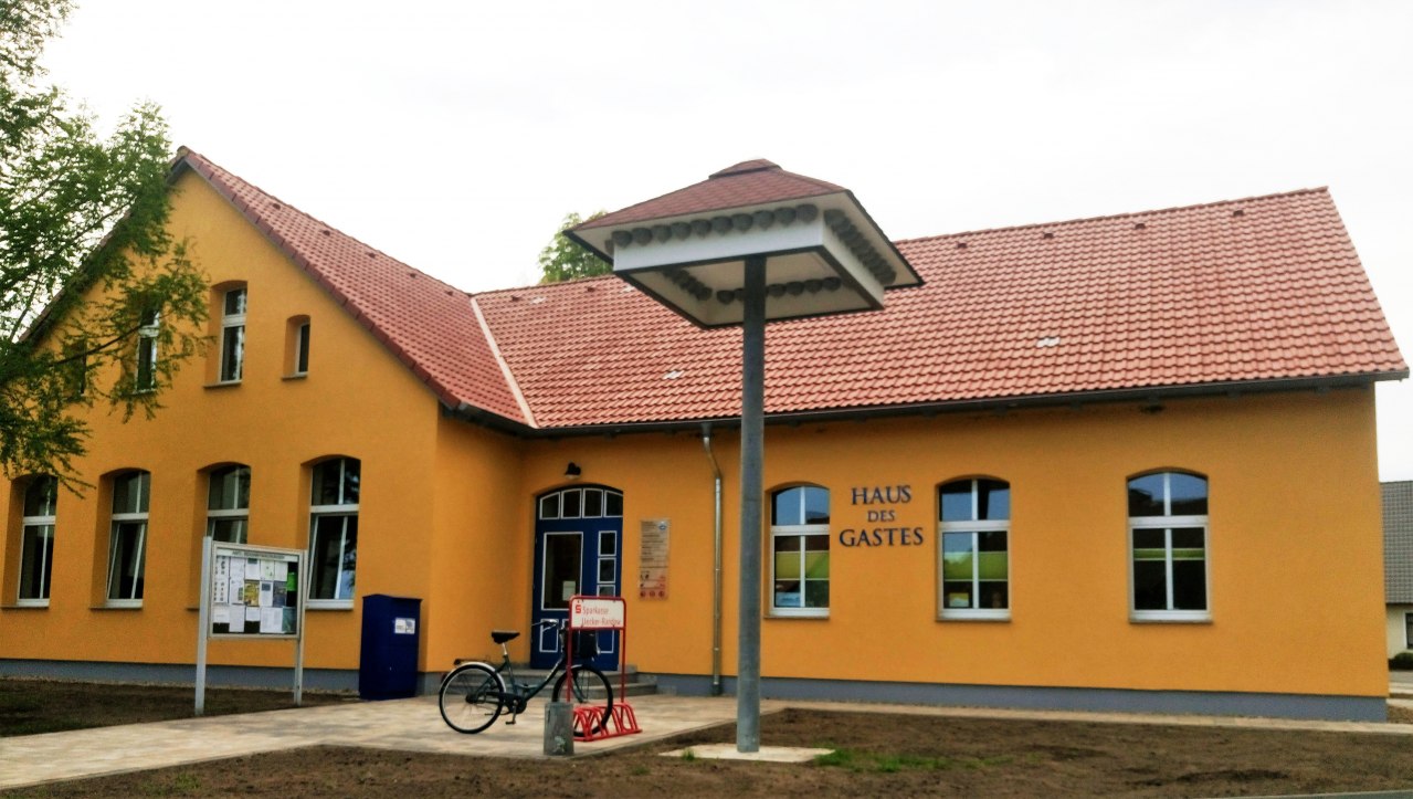 Het toeristeninformatiecentrum van het Mönkebude resort bevindt zich in het "Haus des Gastes". // © Tourismusverein "Mönkebude am Stettiner Haff" Het toeristeninformatiecentrum van het Mönkebude resort bevindt zich in het "Haus des Gastes". // © Tourismusverein "Mönkebude am Stettiner Haff"