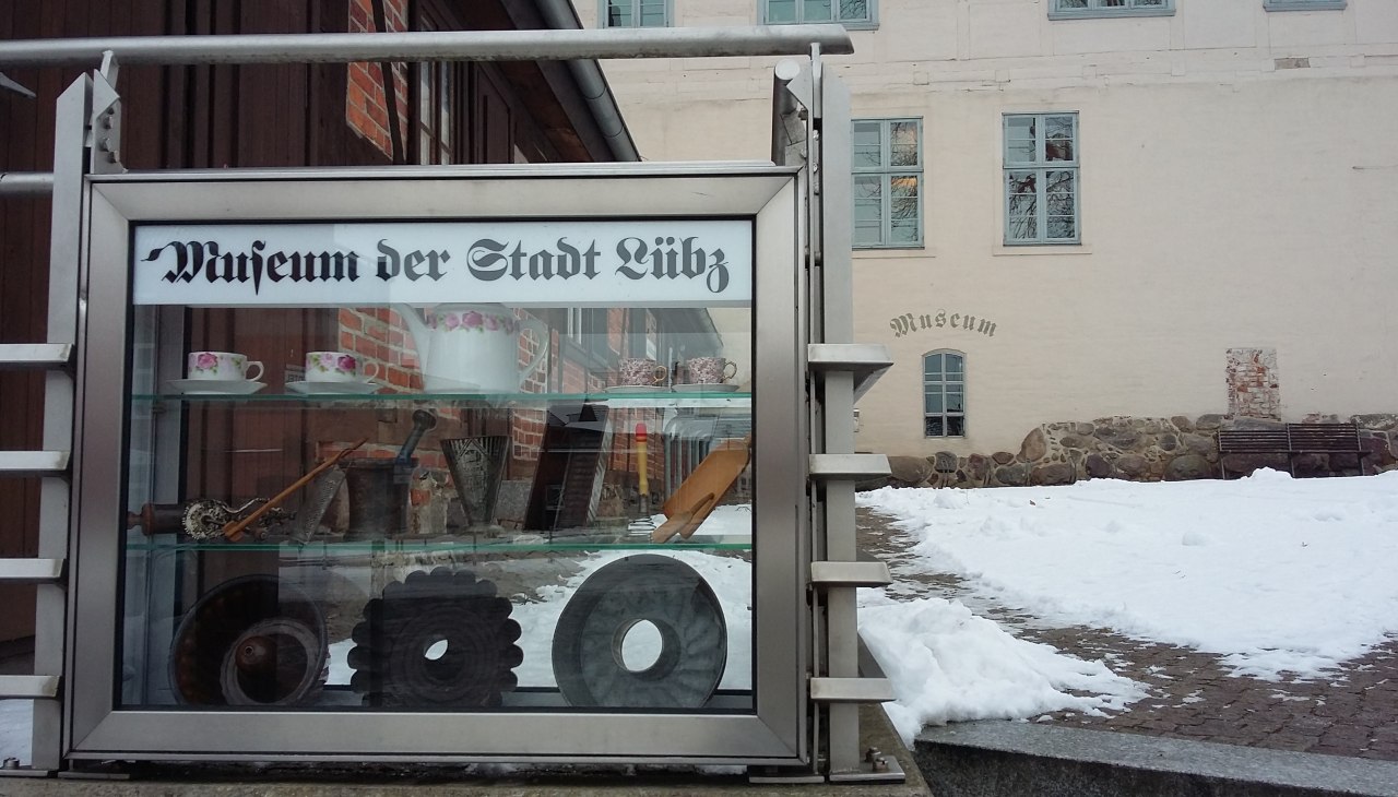 Outdoor display case, © Susan Schejer