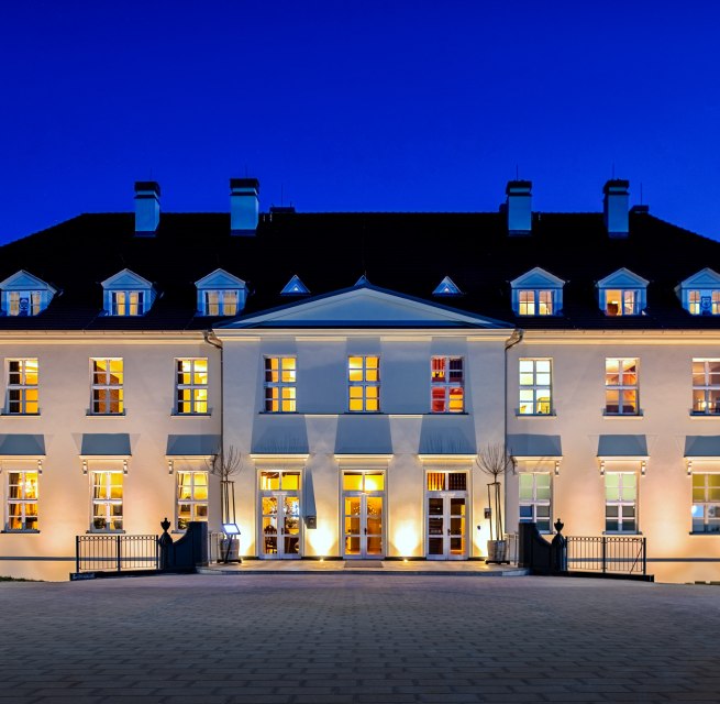 The pleasant feeling of having arrived, letting time almost stand still for once and enjoying the moment to the full. For us, this is the epitome of "being welcome". Your visit with us should give you exactly that and also awaken the desire to experience the extraordinary hospitality in Rattey again. // &copy; Inselm&uuml;hle Usedom GmbH | Hotel Schloss Rattey