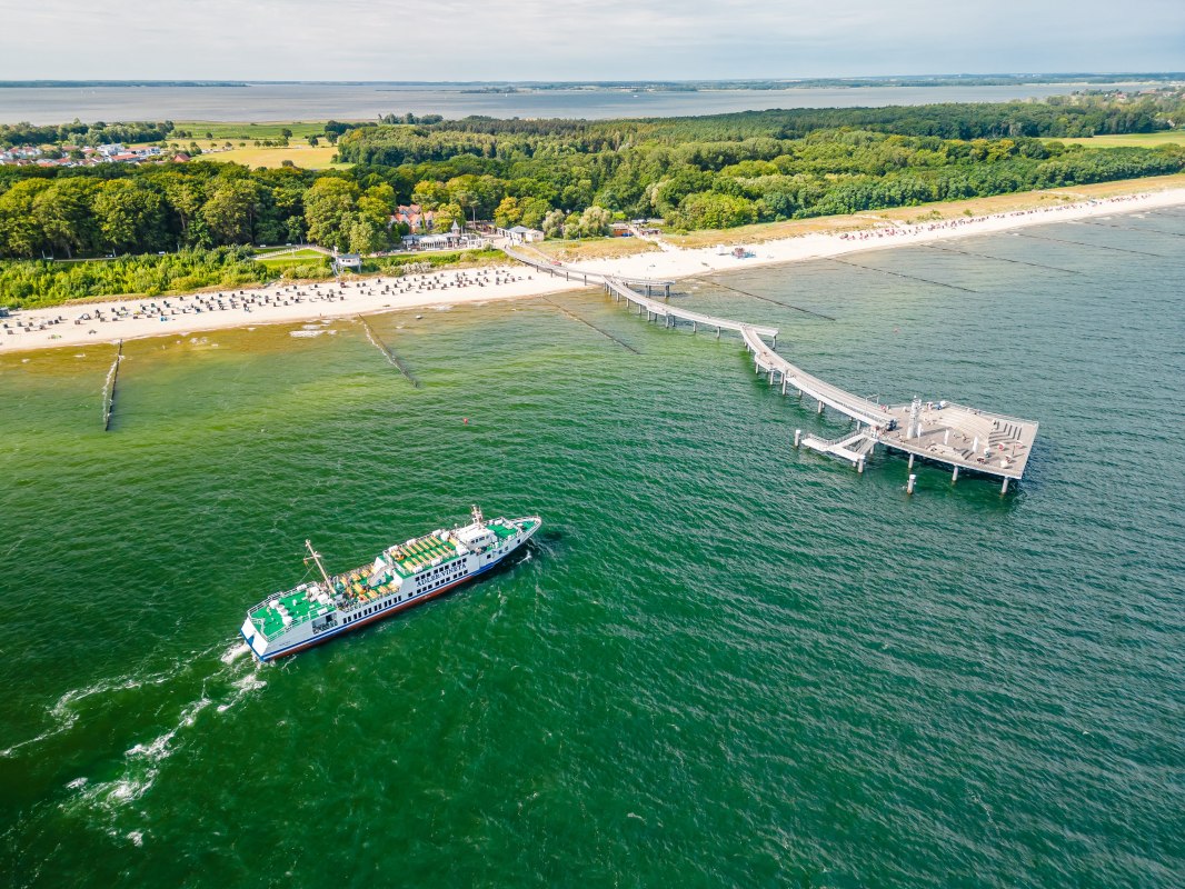 De "MS" Vineta van de vloot van Adler schepen vaart naar de Koserow pier op Usedom. // © Sven Lewerenz De "MS" Vineta van de vloot van Adler schepen vaart naar de Koserow pier op Usedom. // © Sven Lewerenz