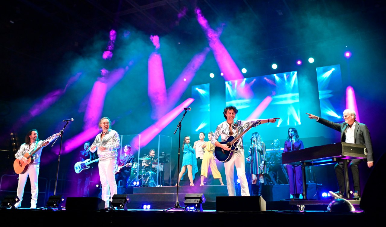 Massachusetts, &copy; GABRIEL MUSIC PRODUCTIONS