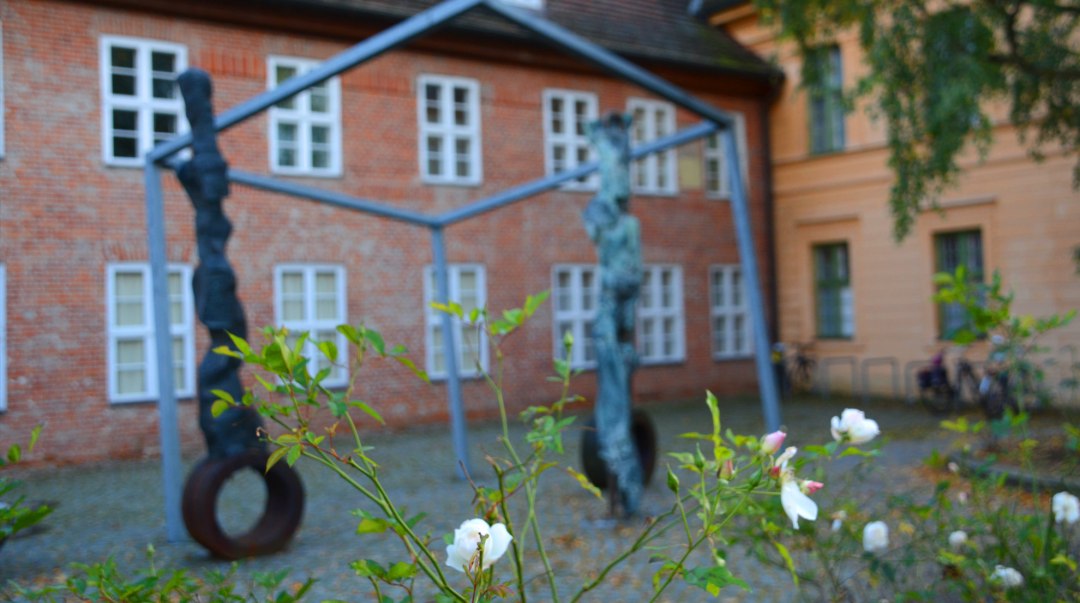 Dzieło sztuki na dziedzińcu, © Kunstwerk im Hof des Schleswig-Holstein Haus