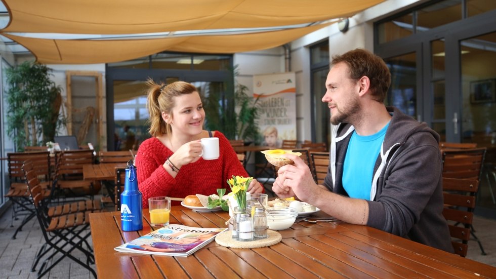 Comfortable breakfast in our winter garden, &copy; DJH MV / Danny Gohlke