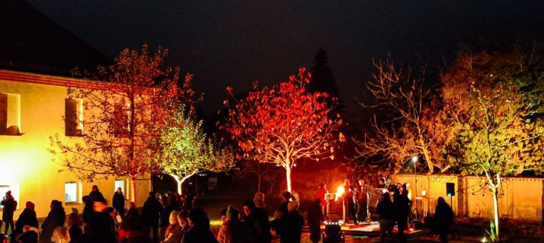 &copy; KQ