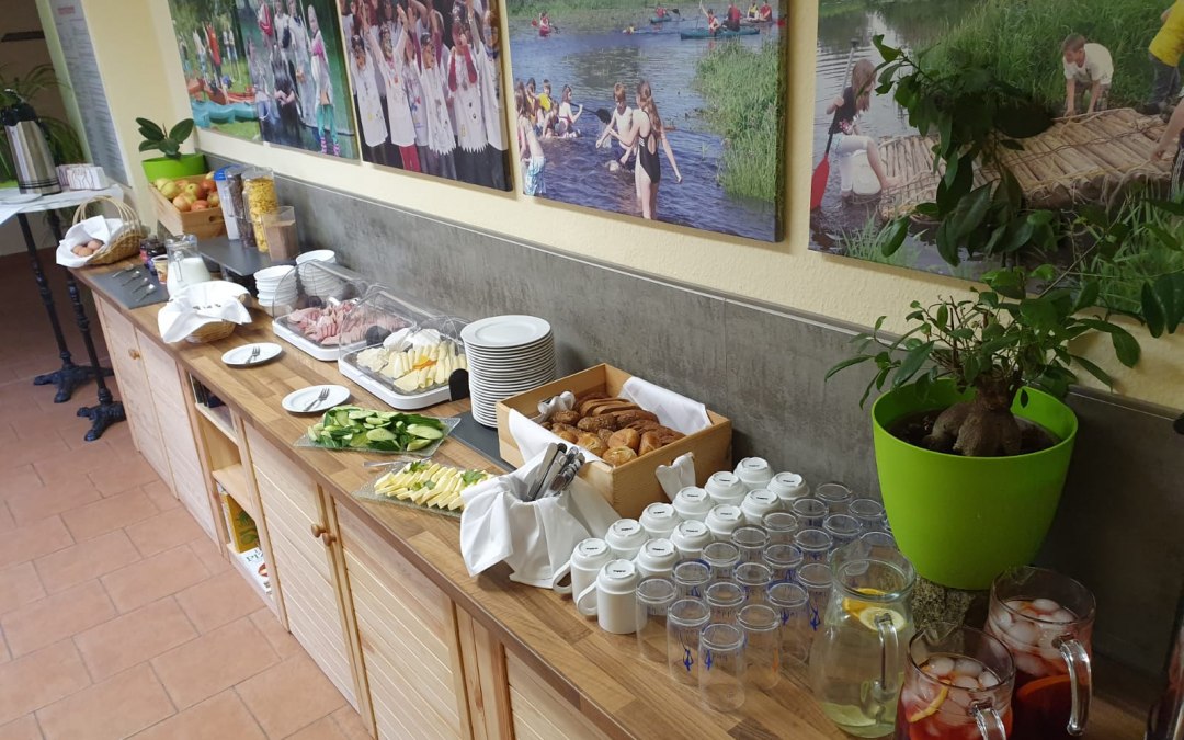 Ontbijtbuffet, © Jugendgästehaus "Graureiher"