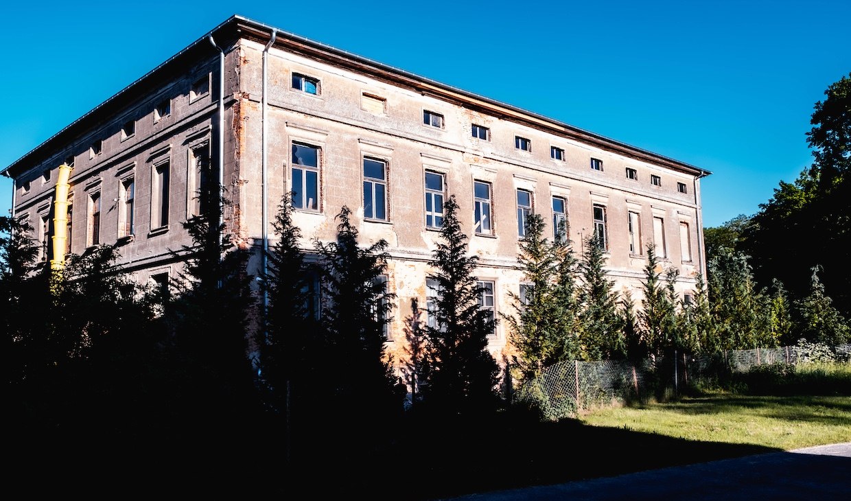 Widok dworu Rossin z zewnątrz, © Verein Schlösser und Herrenhäuser MV / Lars Schoenherr Widok dworu Rossin z zewnątrz, © Verein Schlösser und Herrenhäuser MV / Lars Schoenherr