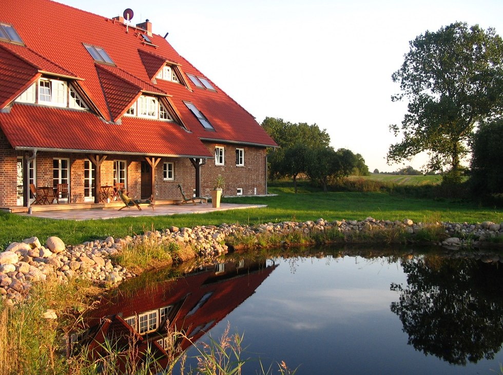 Large garden with pond, © Manja Behrend