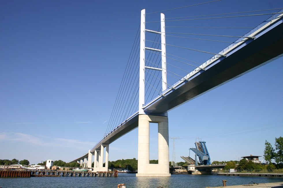 De Rügenbrug is sinds 2007 een herkenningspunt van de Hanzestad Stralsund., © TZ HST