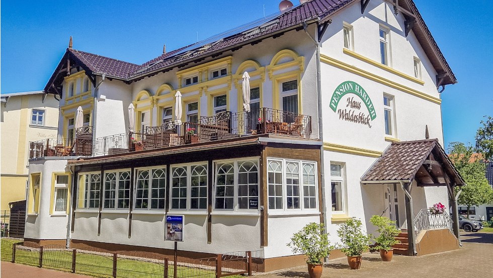 Widok z zewnątrz na pensjonat Harder "Haus Waldesblick", © Pension Harder