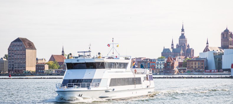 Poznaj wyspę Hiddensee podczas jednodniowej wycieczki ze Stralsundu. // © Weiße Flotte GmbH Poznaj wyspę Hiddensee podczas jednodniowej wycieczki ze Stralsundu. // © Weiße Flotte GmbH