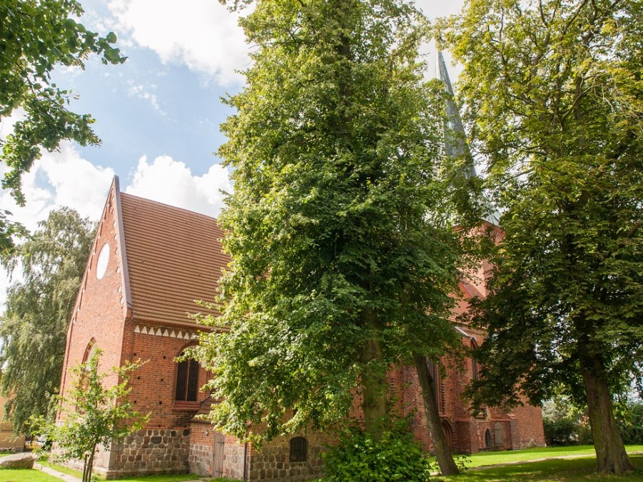 Kerk schuin van achteren, © Frank Burger