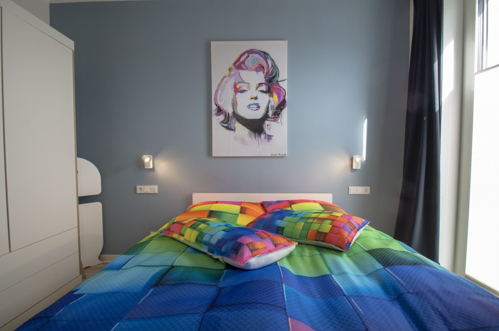 Drie slaapkamers met TV, hier nr. 2, © Kathrin Koschwitz