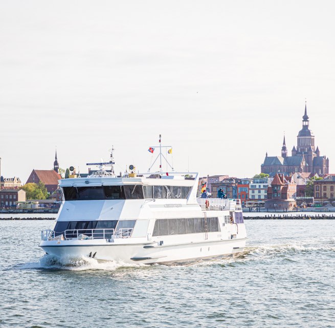 Beleef het eiland Hiddensee tijdens een dagtocht vanuit Stralsund. // &copy; Wei&szlig;e Flotte GmbH