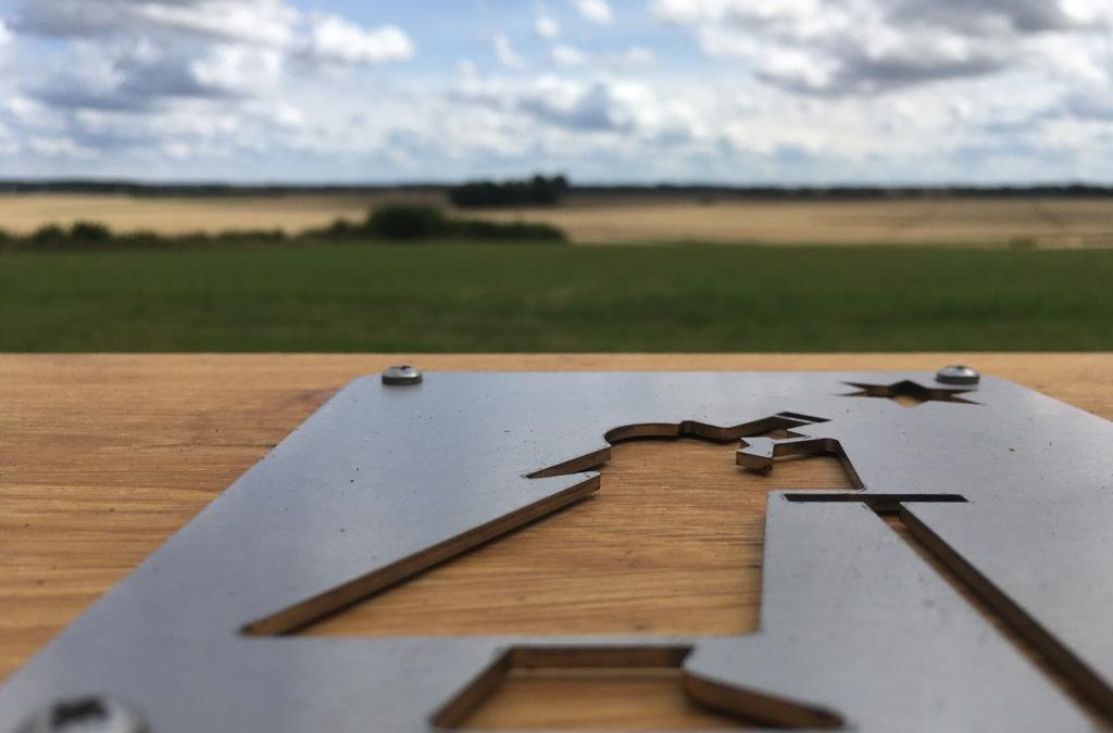 Wyposażony w leżankę obserwacyjną, obrotową mapę gwiazd, podłokietniki do obserwacji gwiazd lub fotografowania. Zapraszamy do wypożyczenia przenośnego teleskopu z dworku!, © Mecklenburger ParkLand