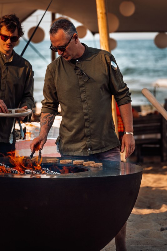 Fine cuisine directly from the Feuerring // &copy; Stefan Pocha