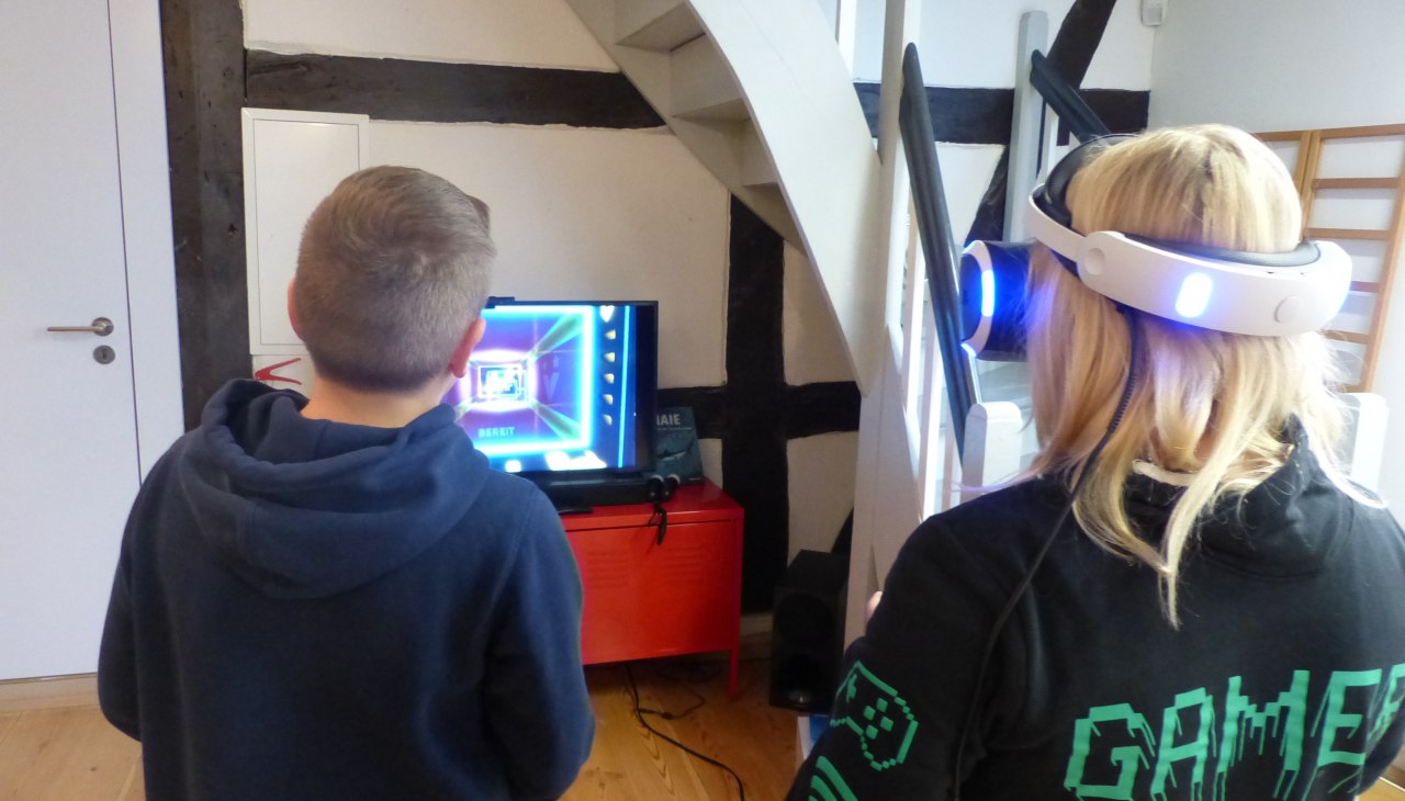 Gaming in der Stadtbibliothek Ribnitz-Damgarten_c_Stadt Ribnitz-Damgarten, &copy; Stadtmarketing Ribnitz-Damgarten