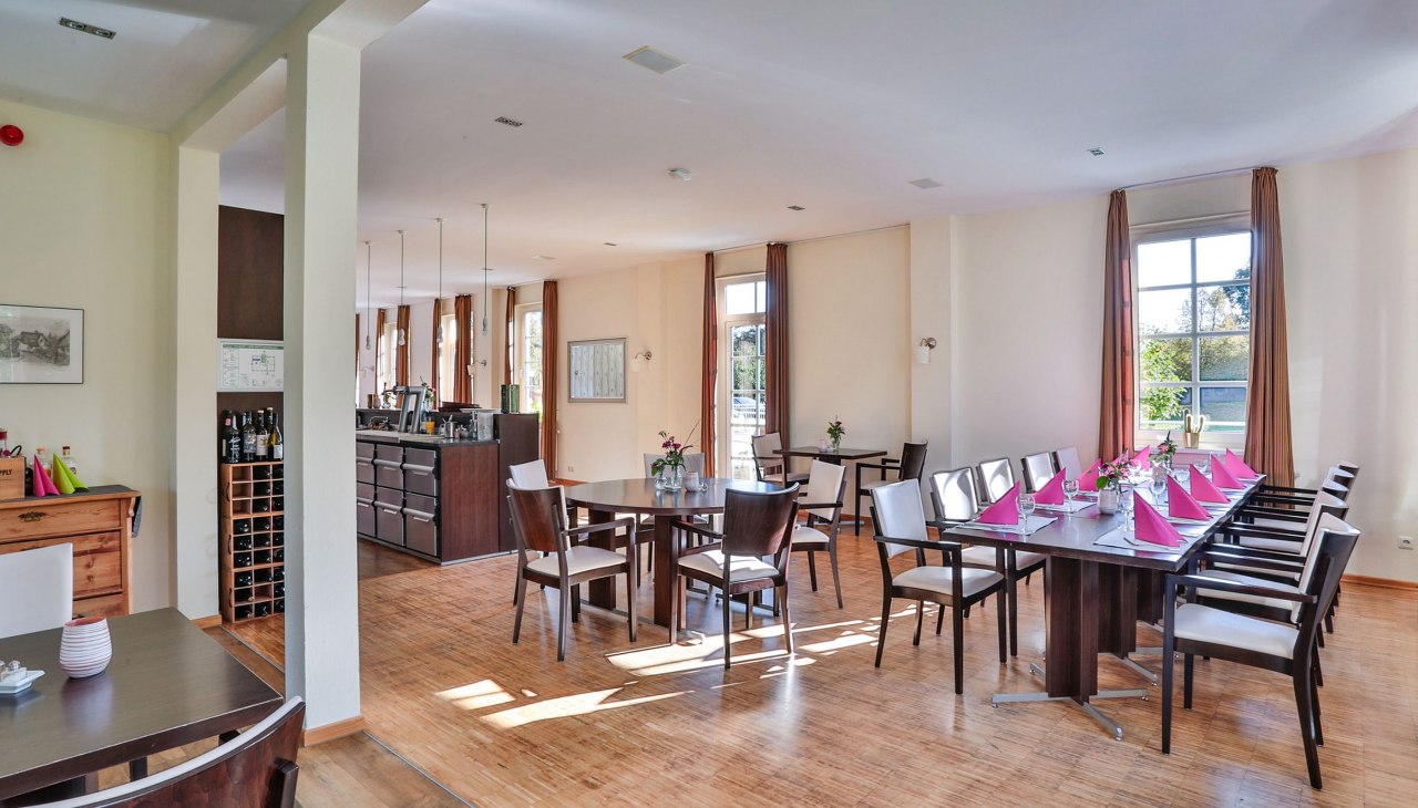 Lichtdoorstroomde ontbijtruimte, &copy; Gutshaus Gremmelin