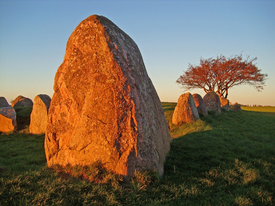 Imposing megalithic tomb by the sea, © Archäo Tour Rügen