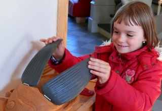 Touching, hearing and seeing, you can learn amazing things about ospreys, pikes and yellow fire beetles at the National Park Information Boek // &copy; Nationalparkamt M&uuml;ritz