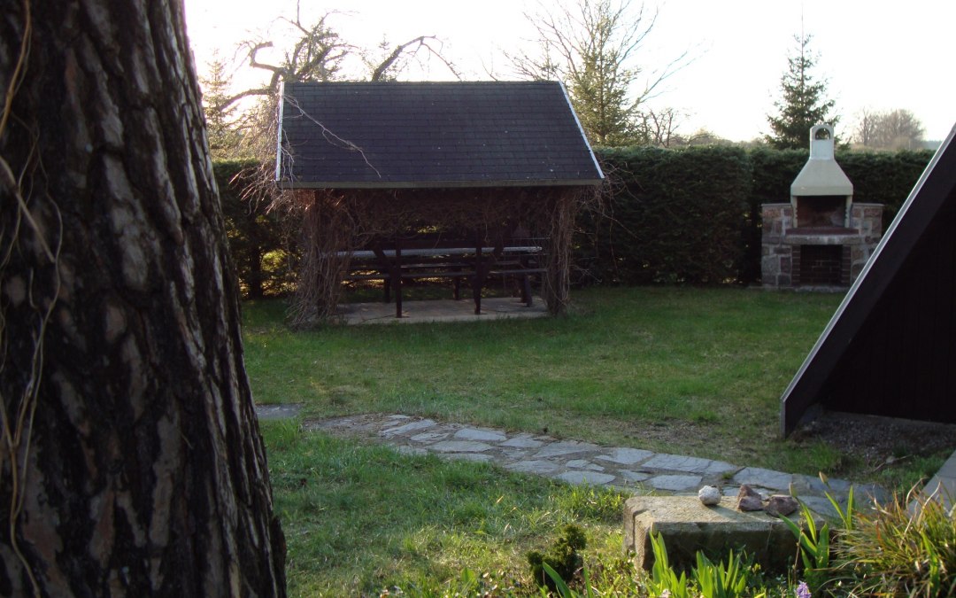 Barbecue and deer bench, © Christian Prieser