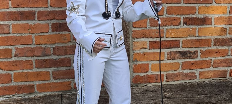 Rockrevue van de Fritz-Reuter-Bühne te gast in het openluchtmuseum Schwerin-Mueß // © Fred-Ingo Pahl Rockrevue van de Fritz-Reuter-Bühne te gast in het openluchtmuseum Schwerin-Mueß // © Fred-Ingo Pahl