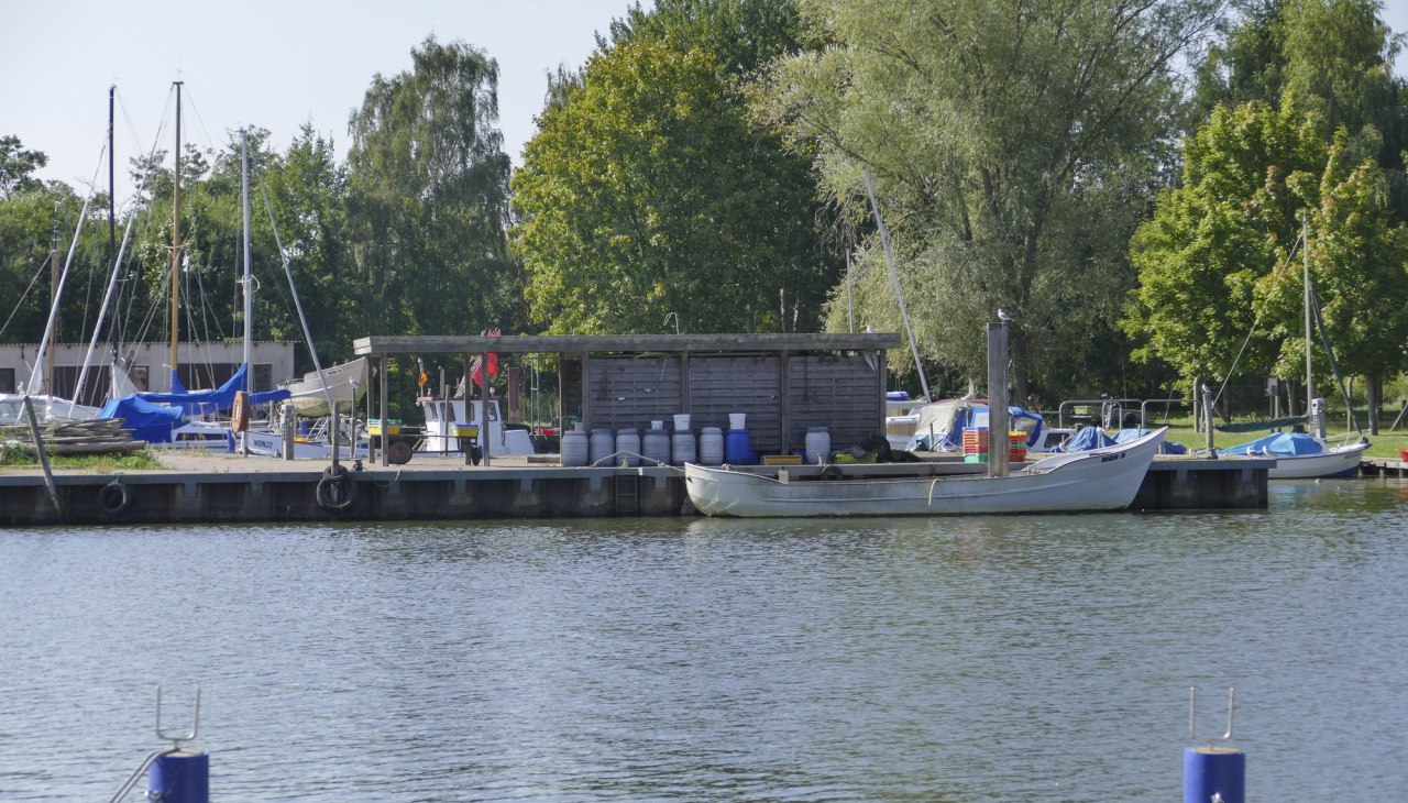 Przystań rybacka znajduje się również w basenie portowym mariny, naprzeciwko niej, © TMV/cross media redaktion